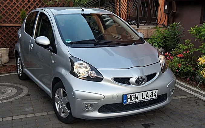 Toyota Aygo cena 14999 przebieg: 111000, rok produkcji 2006 z Raciąż małe 326